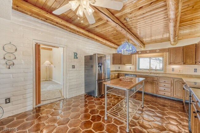 Building Photo - 1224 Sur Este Ave