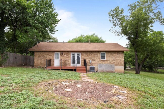 Building Photo - 601 Rucker St