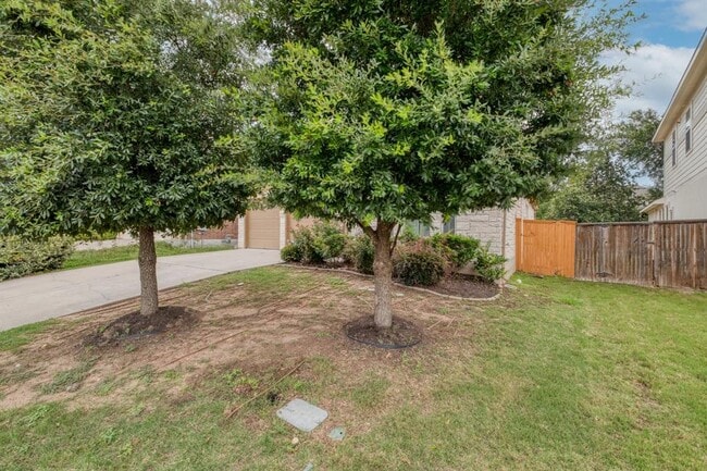 Building Photo - 14921 Iveans Way