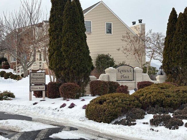 Building Photo - 3776 Kenwick Trail