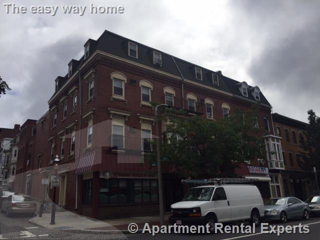 Building Photo - 267 Main St