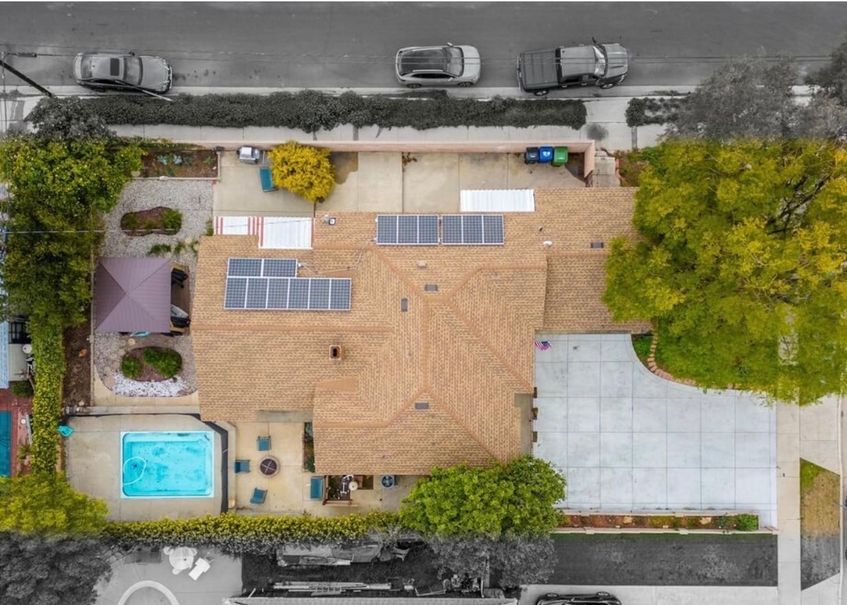 Building Photo - 10100 Sophia Ave