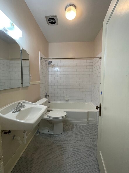 Building Photo - 264 E 4800 S