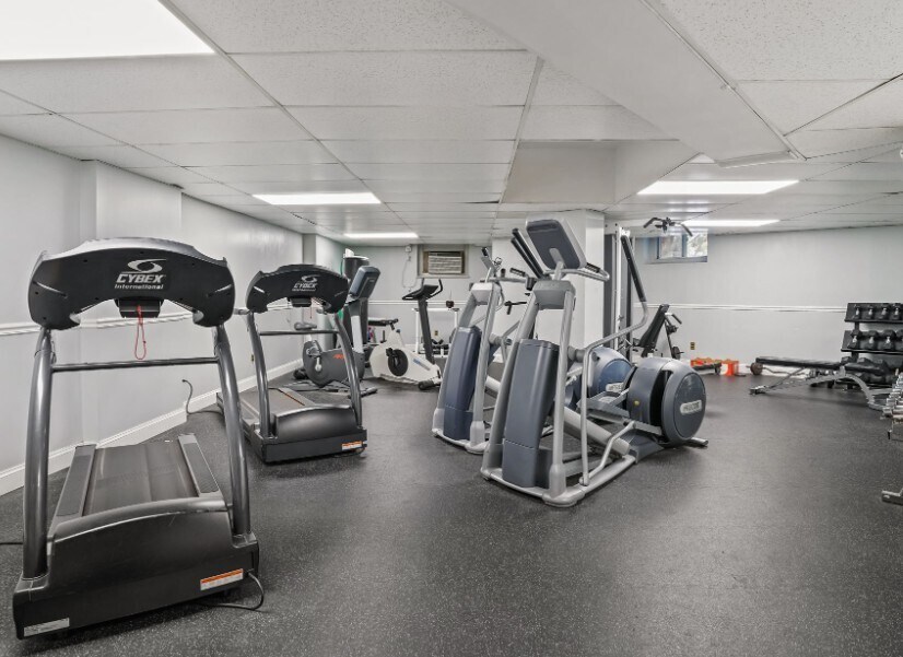 Building Photo - 91 Strawberry Hill Ave