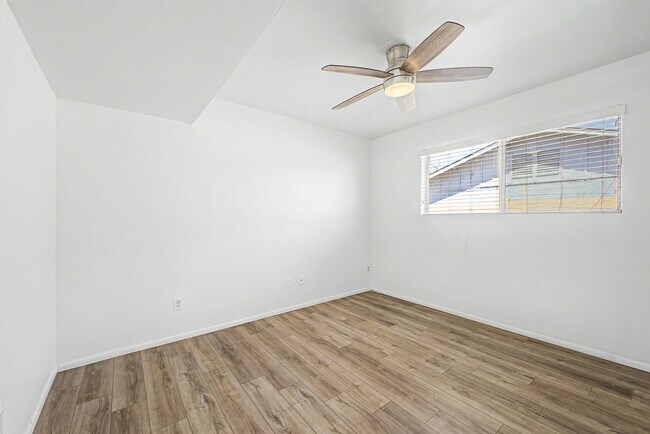 Building Photo - Great Tempe Home with Diving Pool