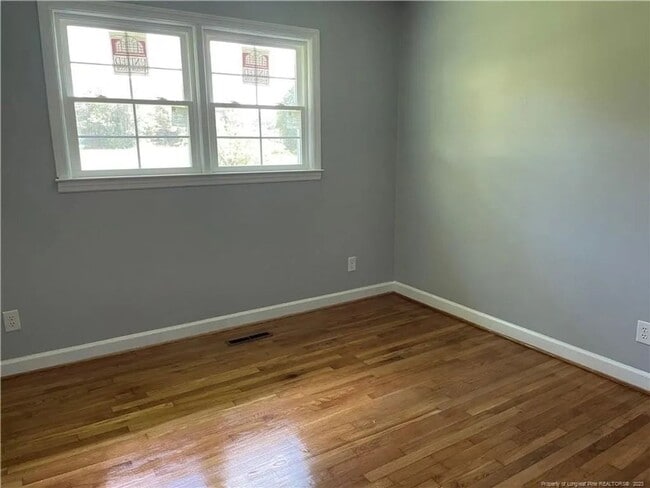 Building Photo - 3-Bedroom 1.5-bath brick home