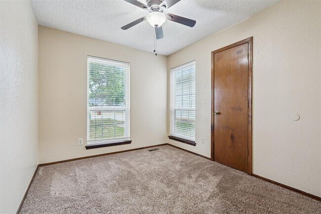Building Photo - 16404 Del Mar Dr