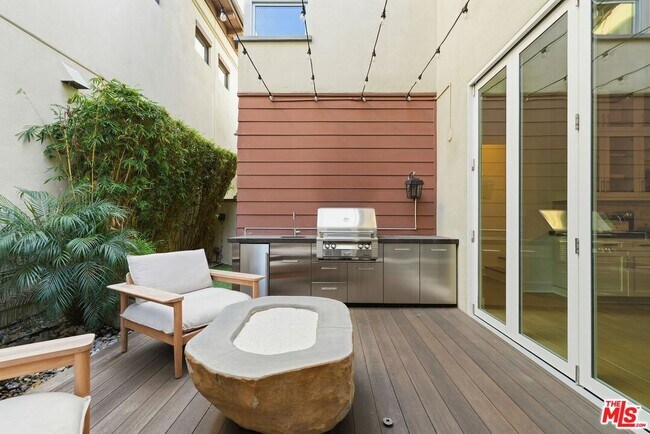 Building Photo - 12871 Hammock Ln