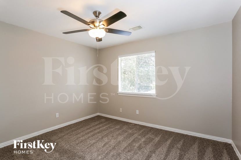 Building Photo - 5711 Parryville Dr