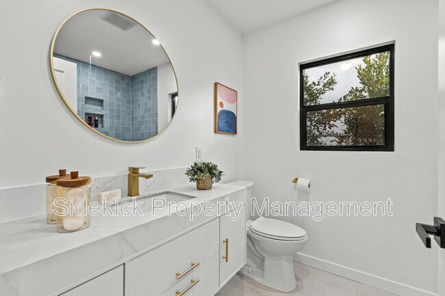 Building Photo - 1724 S Fairfax Ave