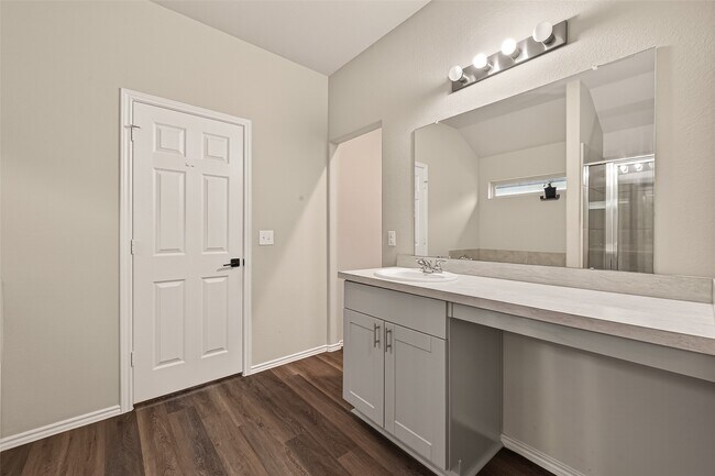 Building Photo - 10411 Meadow Saffron Dr