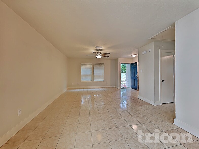 Building Photo - 15810 W Park Ct