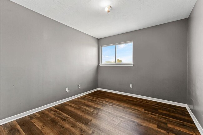 Building Photo - 5407 W Harrow Dr