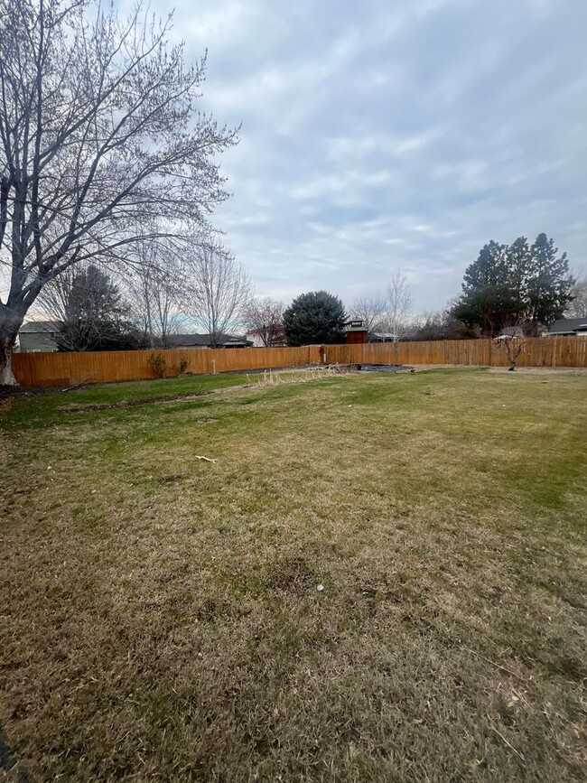 Building Photo - Home in West Richland