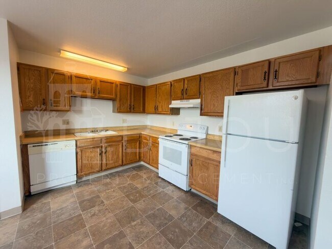 Building Photo - 2405 Split Rock Dr