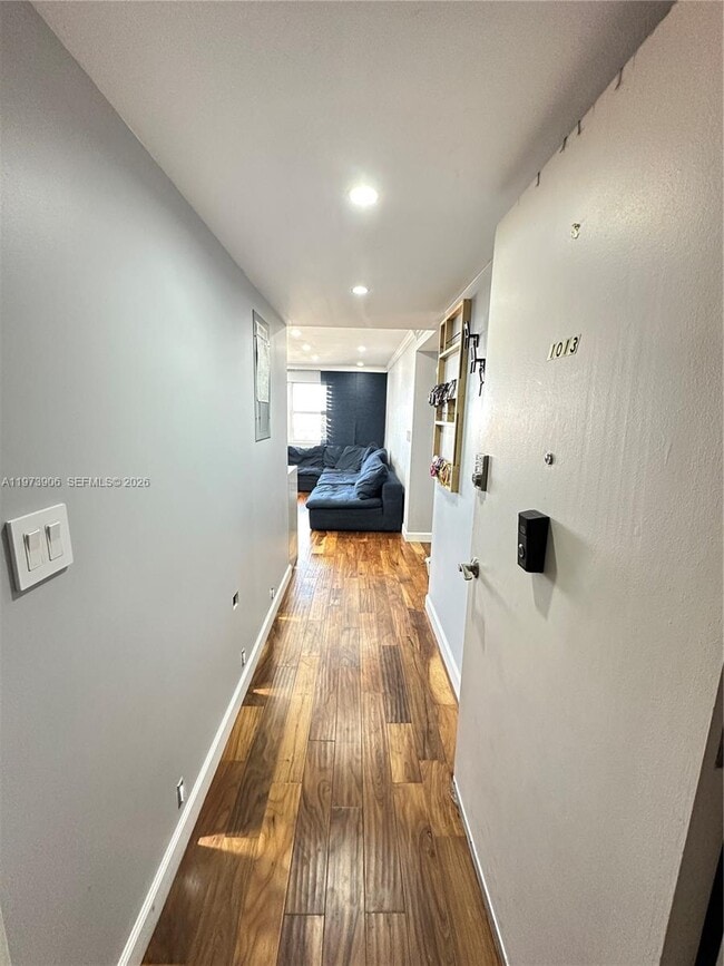 Building Photo - 401 Golden Isles Dr