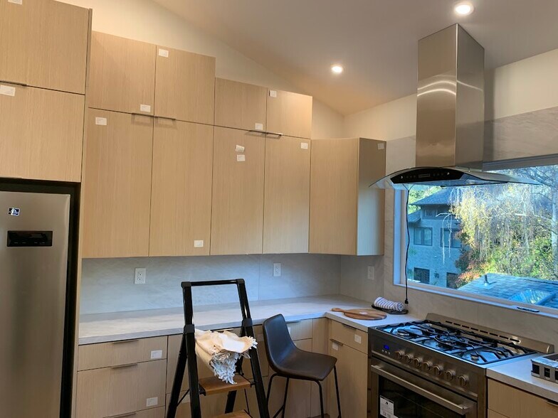 Building Photo - 220 Hiawatha Ave