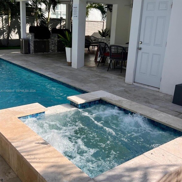 Building Photo - 3675 SW 26th St