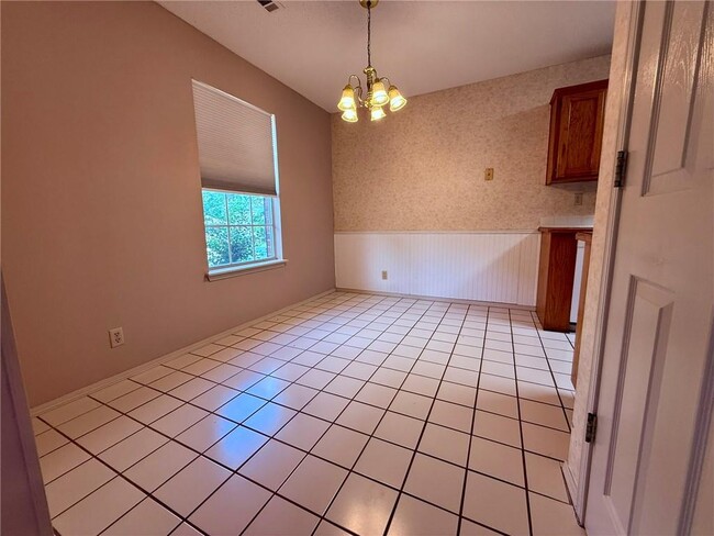 Building Photo - 1404 Camellia Dr