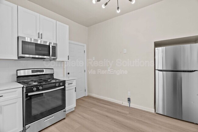 Primary Photo - 3915 Russell Blvd