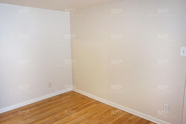 Building Photo - 642 S Meldrum St