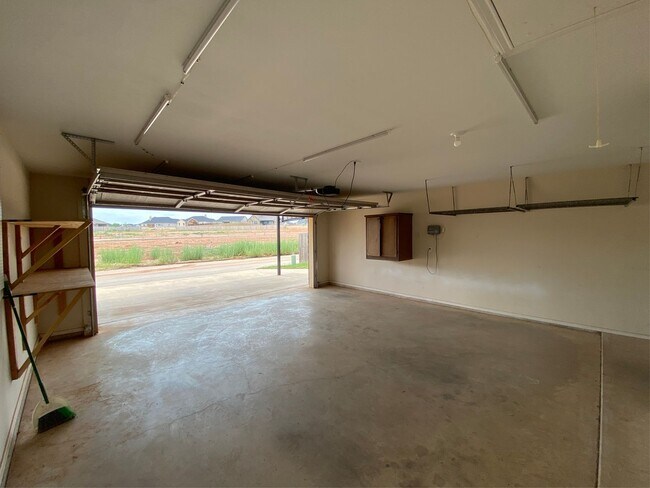 Building Photo - 5002 Scarlet Oak Dr