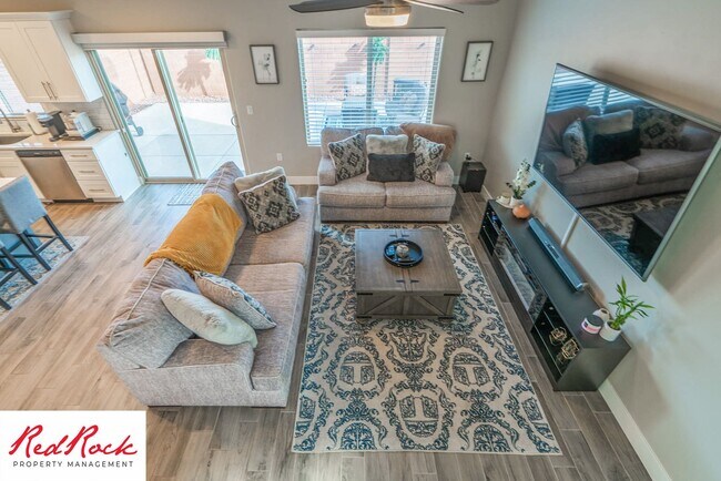 Building Photo - Beautiful townhome in desirable neighborho...