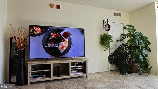 Building Photo - 475 K St NW