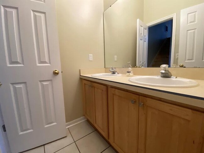 Building Photo - 10885 Piping Rock Cir
