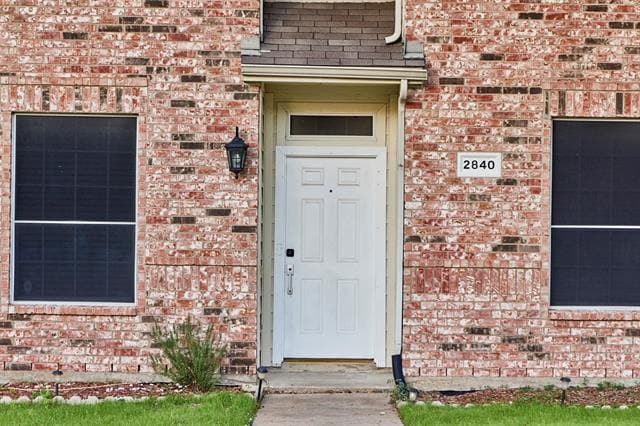 Building Photo - 2840 Clear Creek Dr