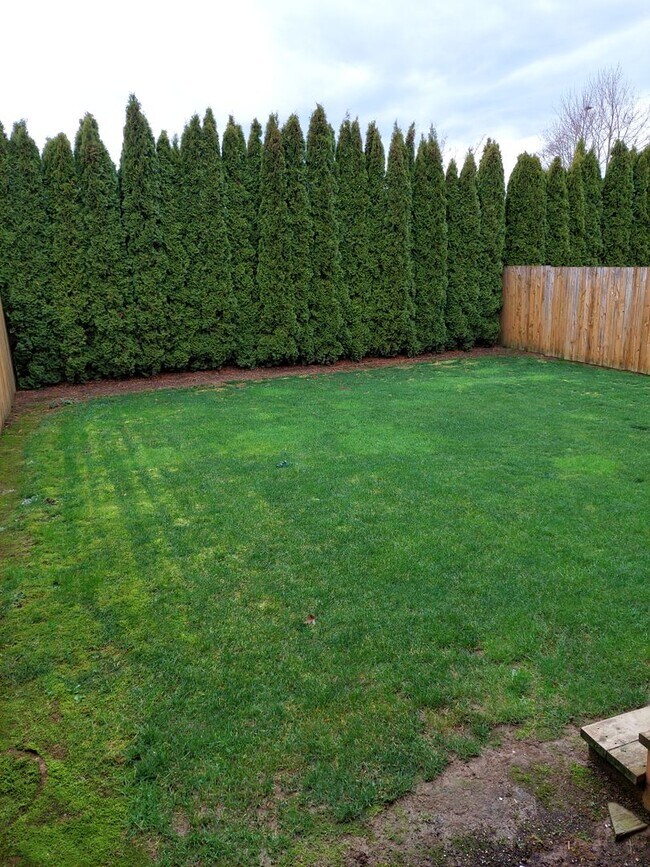 Building Photo - 2200 Greenview Cir