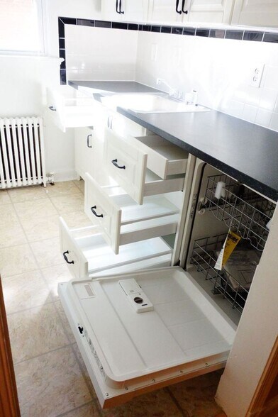 Building Photo - 8408 Greenwood Ave