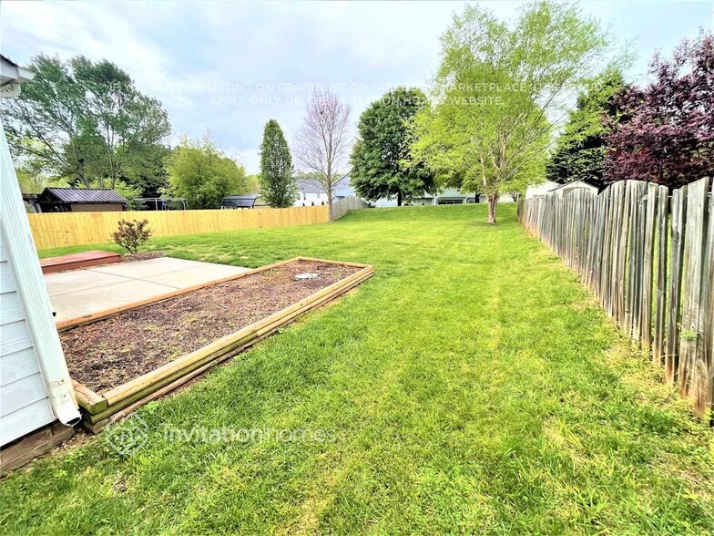 Building Photo - 120 Morrocroft Ln