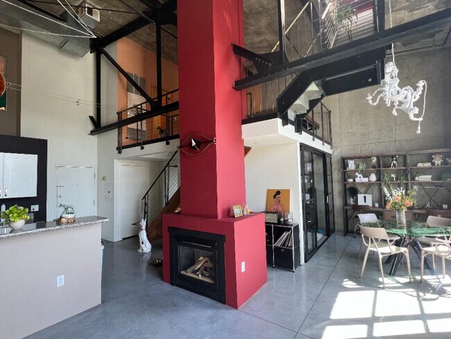 Building Photo - 560 Haight St