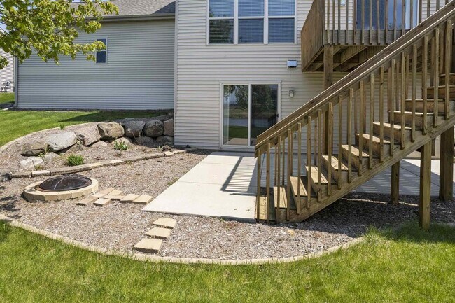 Building Photo - 260 N Mallard Dr