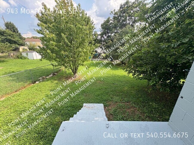 Building Photo - 943 Morehead Ave SE