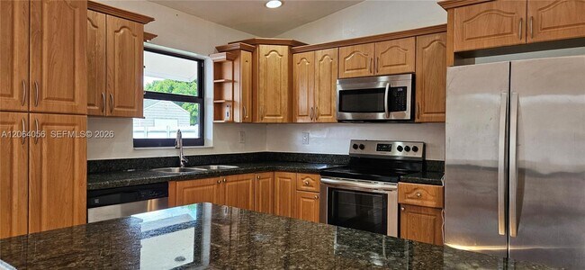 Building Photo - 14765 Kendale Lakes Blvd