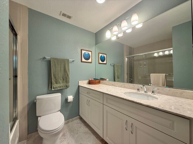 Building Photo - Beautifully Remodeled Home with an Extra L...