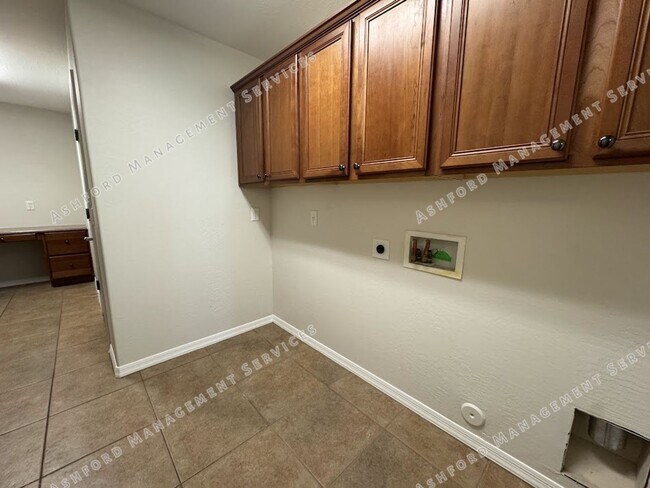 Building Photo - Beautiful 4-Bedroom, 3-Bath Home in Phoeni...