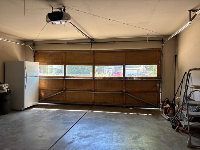 Building Photo - 3 BR/2BA Home In Tamarack Park East