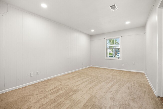 Building Photo - 6619 Maybank Dr