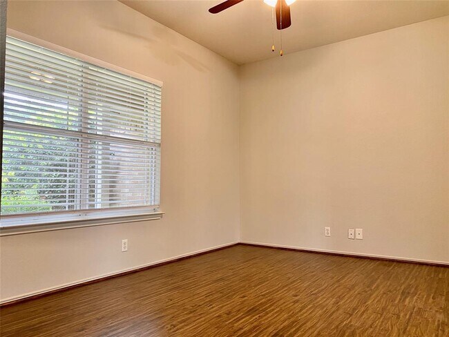 Building Photo - 723 Blair Ave