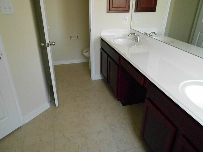 Building Photo - 9 N Forrest Ave