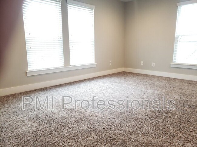 Building Photo - 512B Eastboro Dr
