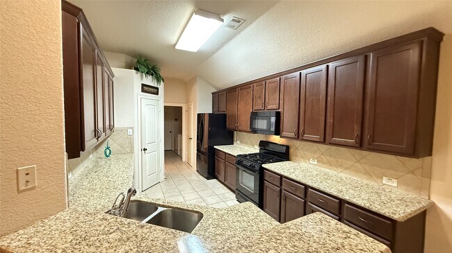 Building Photo - 931 Opal Chase Dr