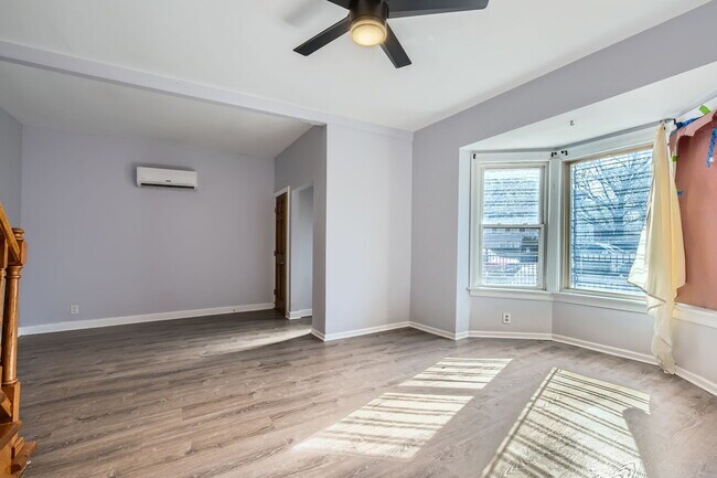 Building Photo - 3147 N Spaulding Ave