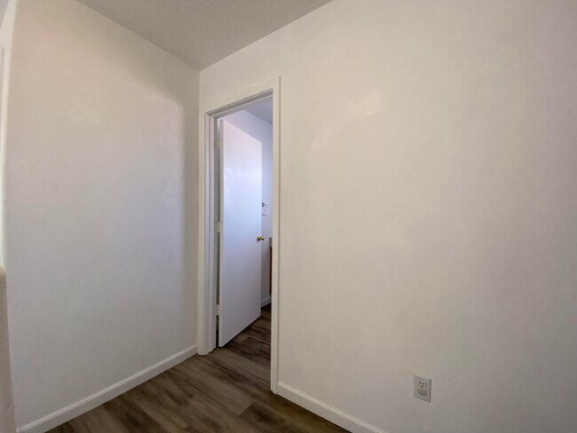 Building Photo - 1412 Stone Canyon Rd NE