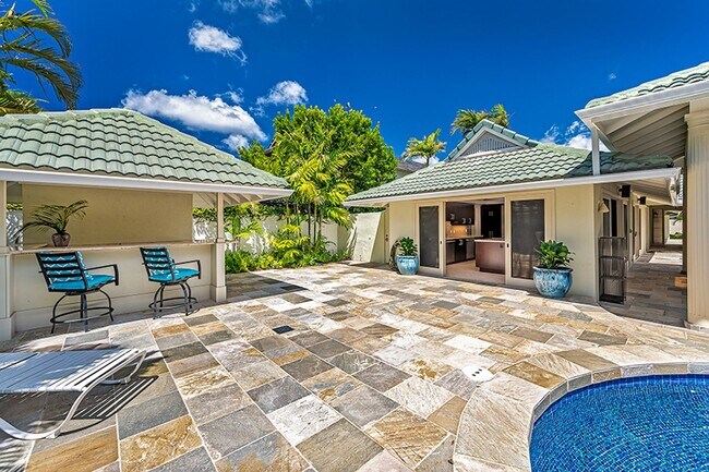Building Photo - 5 BR Executive Home with Pool in prestigious Kahala! Pet Friendly!