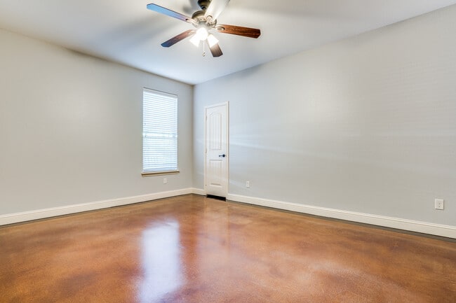 Building Photo - 2714 Merida Ave