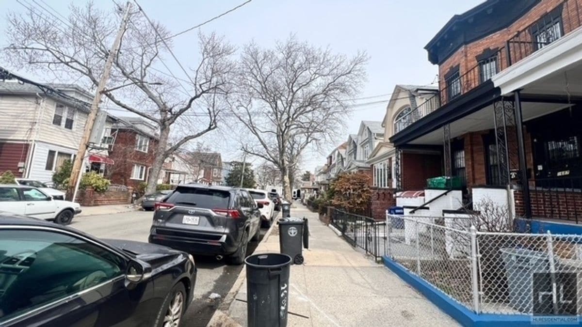 Building Photo - 1689 E 48th St